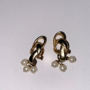 Vintage pearl drop earrings